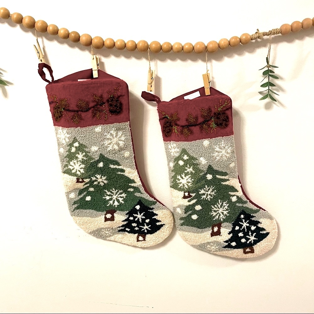 NEEDLEPOINT 100% WOOL VELVET CHRISTMAS 2/,STOCKINGS 20 IN DIAGONAL
